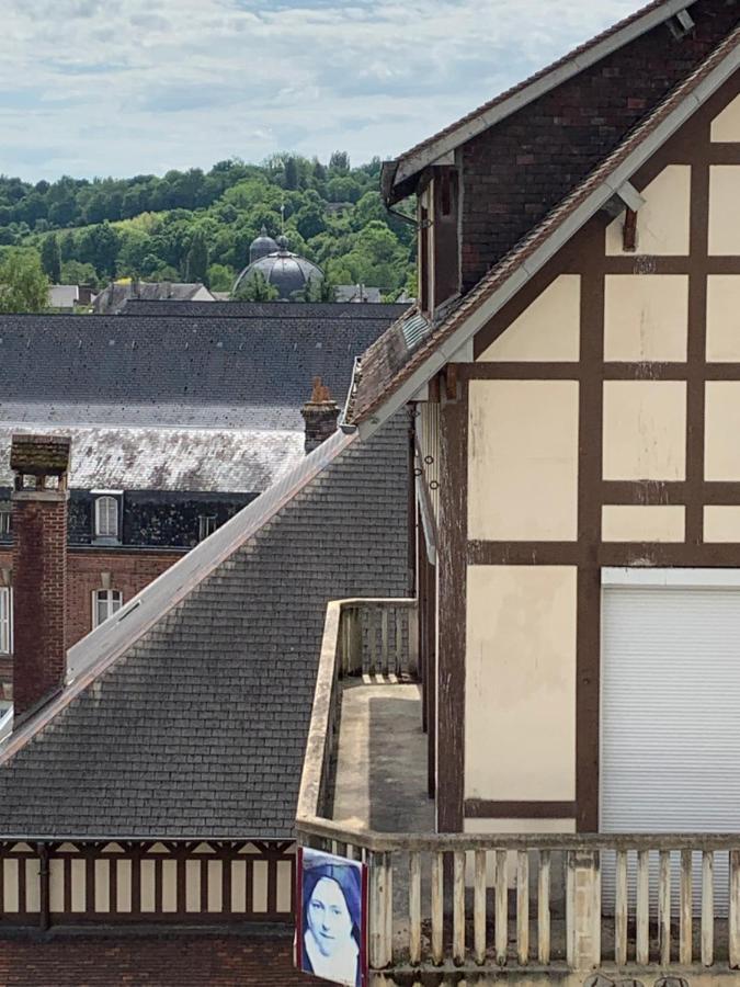 Au Coeur De Lisieux 83 M2 Et Vue Sur La Basiliqueアパートメント エクステリア 写真